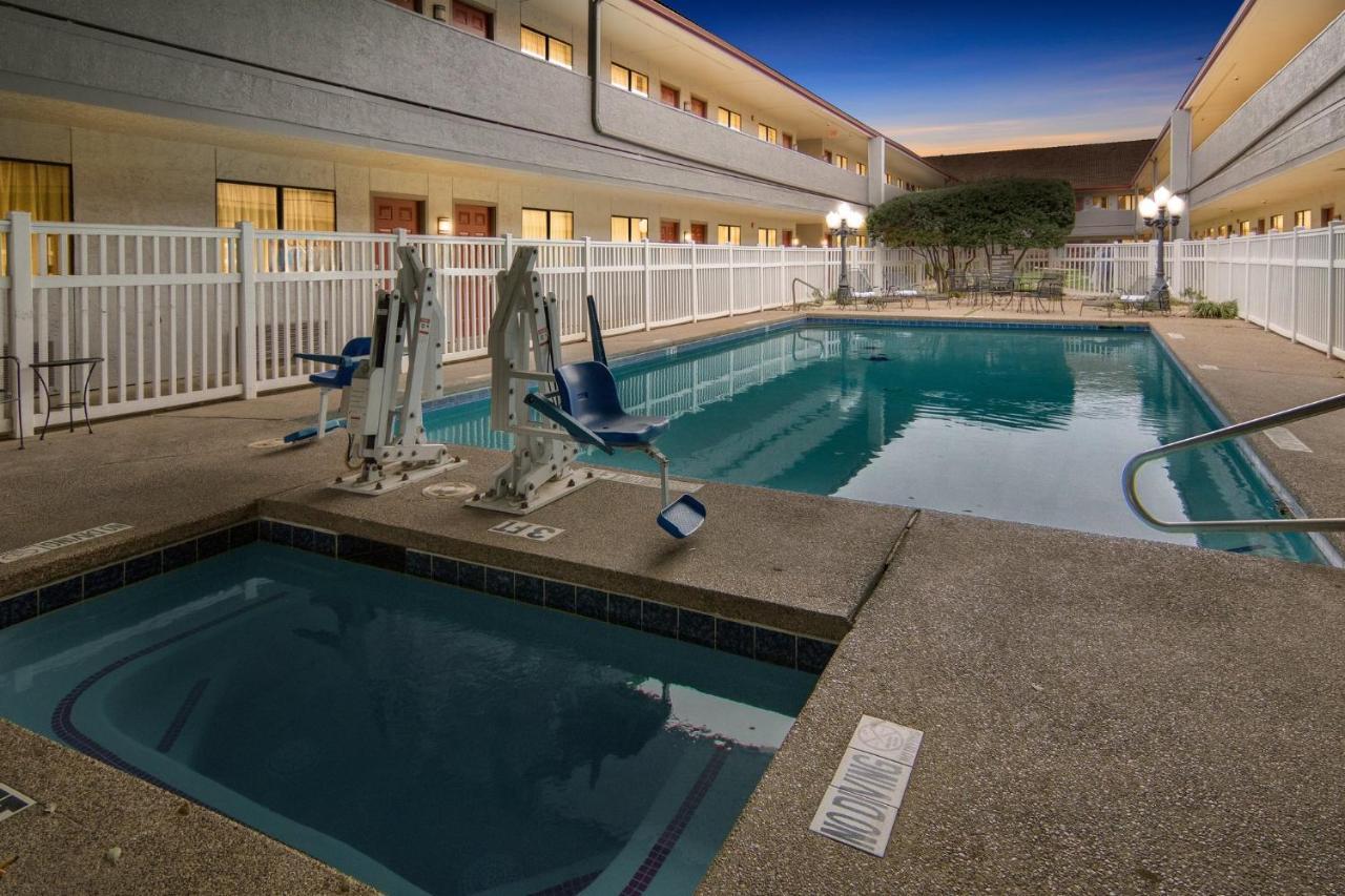 Irving Inn & Suites At Dfw Airport ภายนอก รูปภาพ