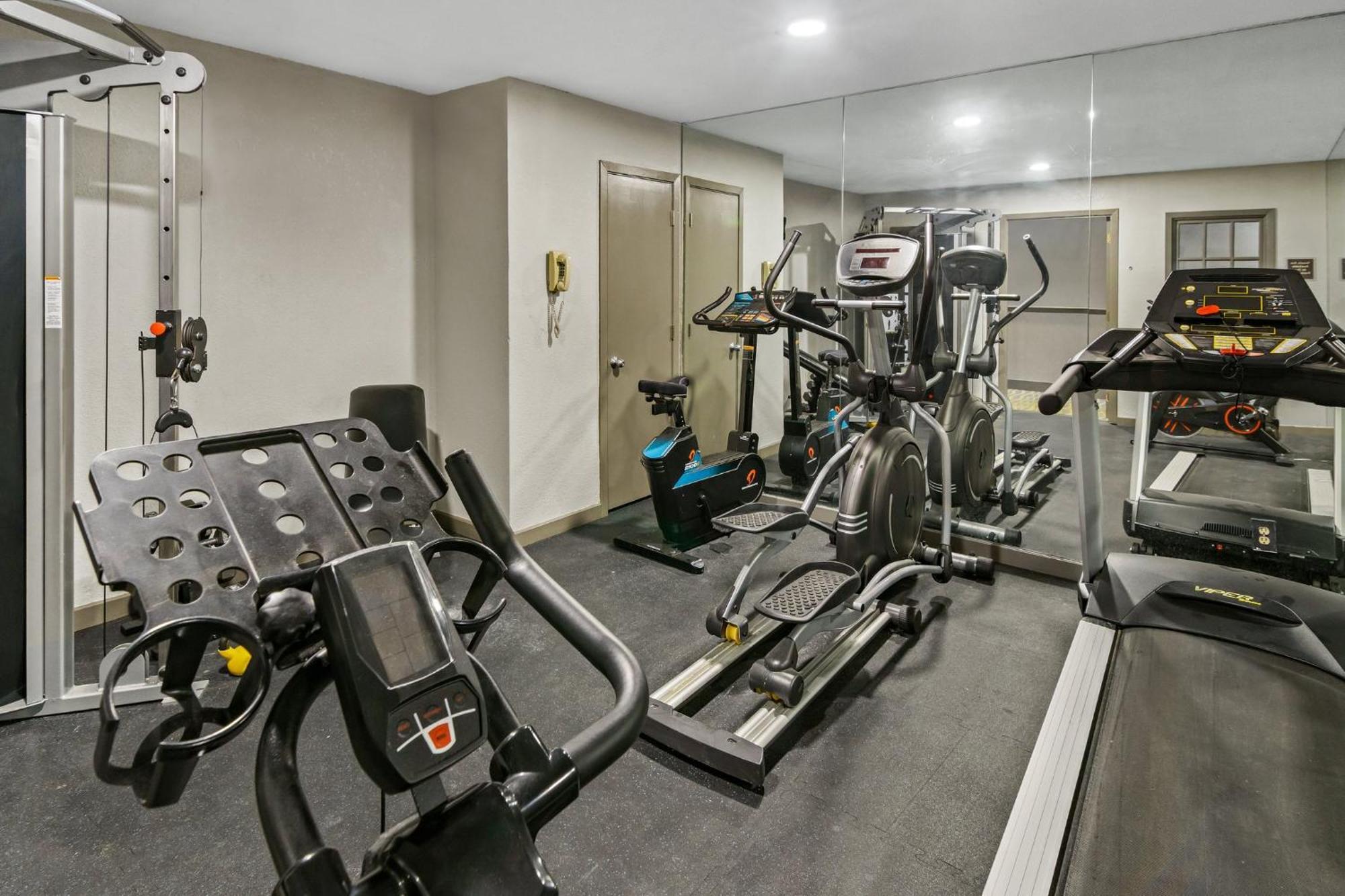 Irving Inn & Suites At Dfw Airport ภายนอก รูปภาพ