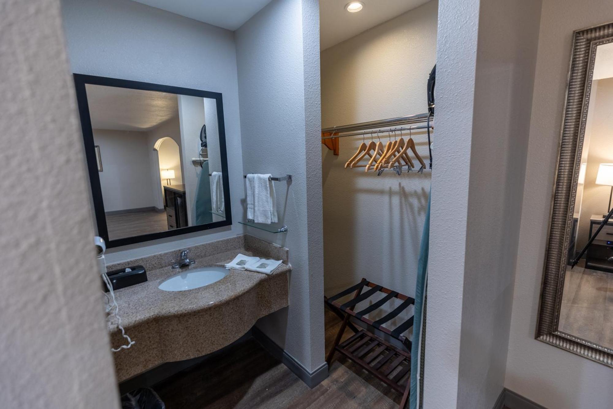 Irving Inn & Suites At Dfw Airport ภายนอก รูปภาพ